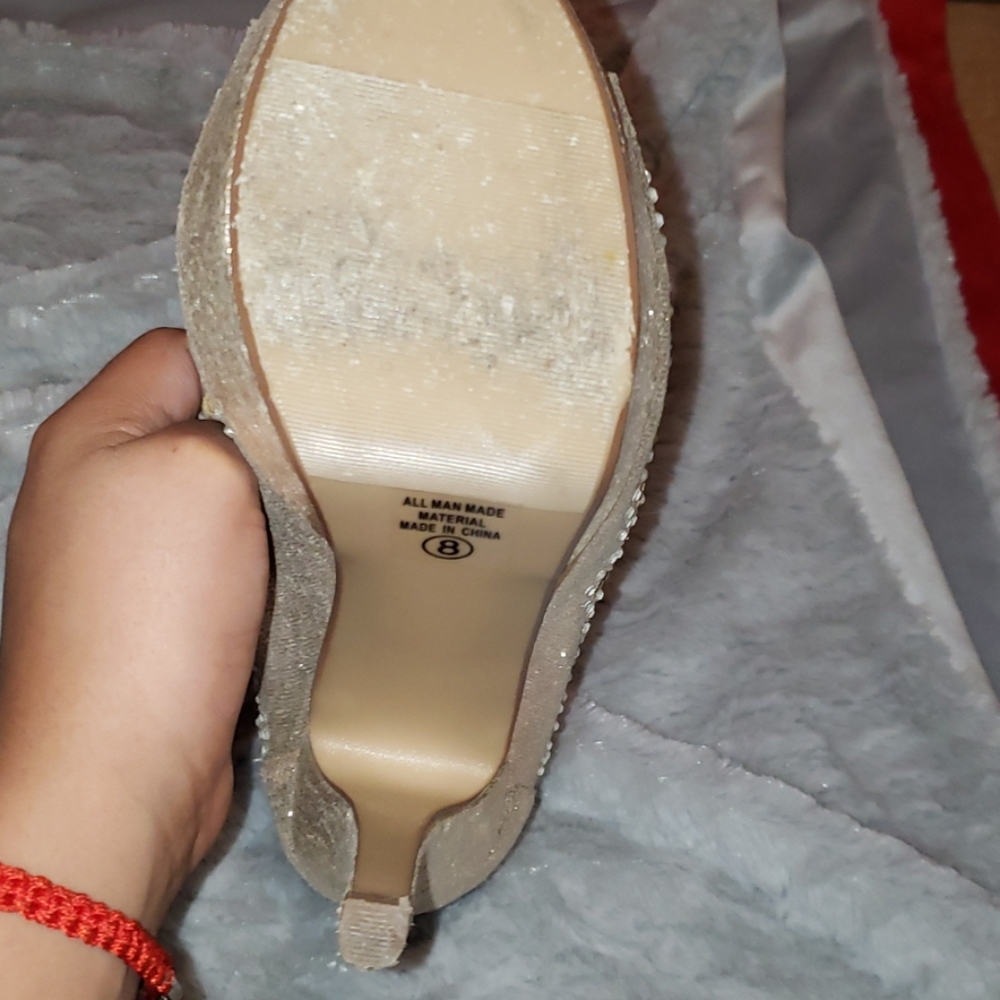 Heals - Picture 2 of 4